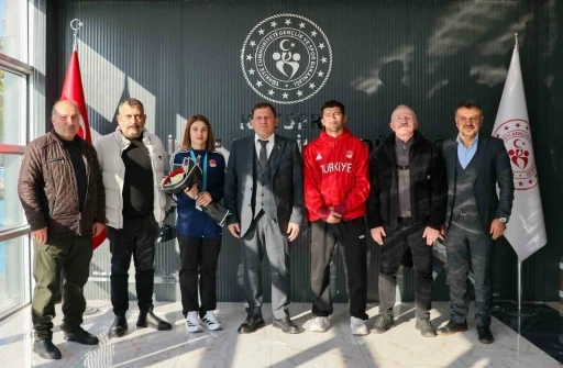 Şampiyonlara coşkulu karşılama
