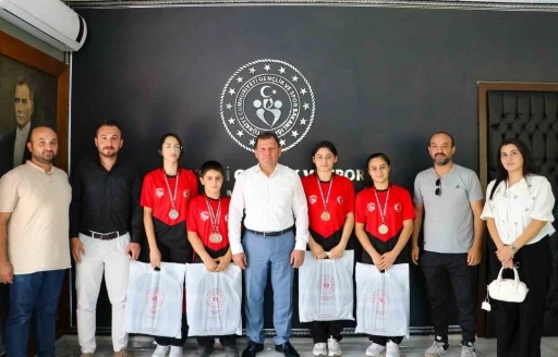 Şampiyonlardan Kabakcı’ya ziyaret
