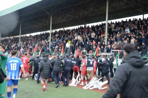 Şampiyonluk ma&ccedil;ının sonunda gerginlik yaşandı
