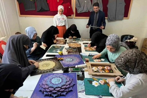 Samsatlı kadınlar eğlenerek öğreniyor
