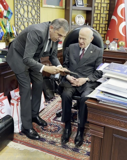 Samsun &ccedil;alışma raporu MHP Lideri Bah&ccedil;eli&rsquo;ye sunuldu

