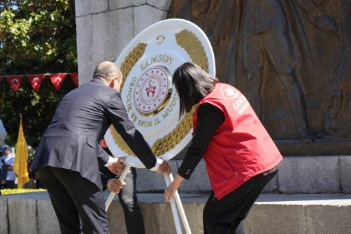 Samsun’da 19 Mayıs kutlamaları çelenk sunma töreni ile başladı
