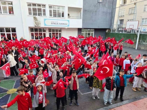 Samsun&rsquo;da 253 bin &ouml;ğrenci "Bayrak Sevgisi" temasıyla ders başı yaptı
