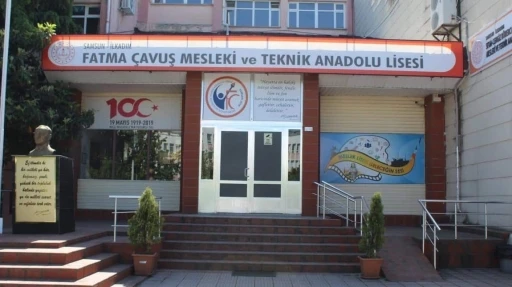 Samsun’da 3 öğrenci zehirlenme şüphesiyle hastaneye kaldırıldı
