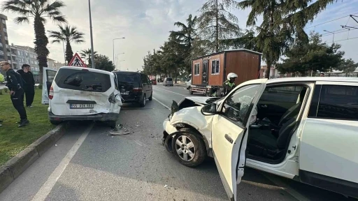 Samsun&rsquo;da 4 ara&ccedil;lı zincirleme kaza: 3 yaralı

