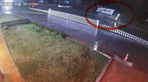 Samsun&rsquo;da 7 kişinin yaralandığı kazanın kamera g&ouml;r&uuml;nt&uuml;s&uuml; ortaya &ccedil;ıktı
