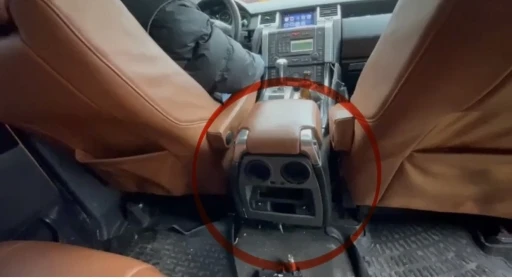 Samsun&rsquo;da ara&ccedil;taki elektronik zuladan uyuşturucu ve silah &ccedil;ıktı
