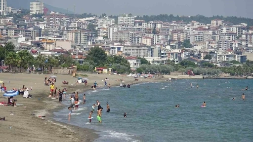 Samsun’da dalga yüksekliği 1 metreye yaklaşınca ‘denize girmeyin’ uyarısı geldi
