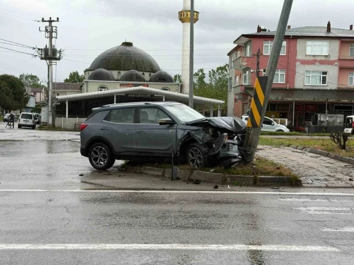 Samsun&rsquo;da d&uuml;ğ&uuml;n yolunda trafik kazası
