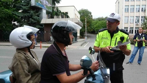 Samsun’da Dünya Motosiklet Günü’nde polislerden sürücülere &quot;güvenli sürüş&quot; uyarısı
