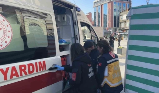 Samsun&rsquo;da elektrikli motor park halindeki araca &ccedil;arptı: 1 yaralı
