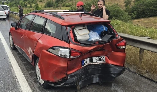 Samsun&rsquo;da iki ara&ccedil; &ccedil;arpıştı: 4 yaralı
