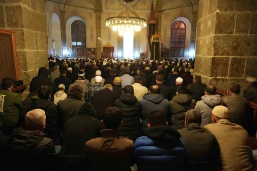 Samsun&rsquo;da ilk teravih namazı kılındı

