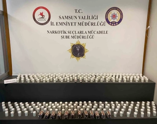 Samsun’da kamyonette 16 bin 800 sentetik ecza ele geçirildi

