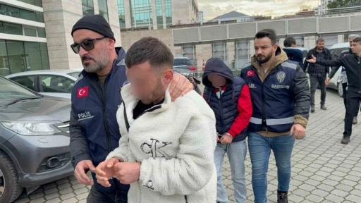 Samsun&rsquo;da kız &ccedil;ocuğu attığı mesajla kurtarıldı: 4 g&ouml;zaltı
