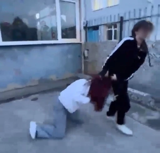 Samsun&rsquo;da kızların akran zorbalığı: Darbedip kameraya &ccedil;ektiler
