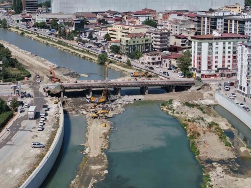 Samsun&rsquo;da k&ouml;pr&uuml; tedbir ama&ccedil;lı trafiğe kapatıldı
