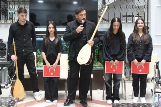 Samsun&rsquo;da liseliler milli ve manevi değerleri ezgilerle yaşatıyor
