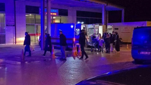 Samsun&rsquo;da otomobil ormanlık alana yuvarlandı: 7 yaralı
