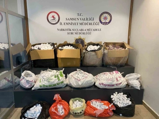 Samsun&rsquo;da polis, 236 bin uyuşturucu hap ele ge&ccedil;irdi
