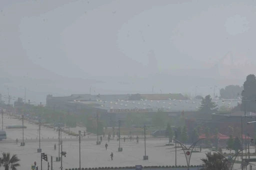 Samsun&rsquo;da pus ve sis etkisini s&uuml;rd&uuml;r&uuml;yor
