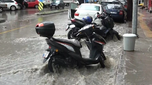 Samsun’da sağanak ve dolu hayatı olumsuz etkiledi
