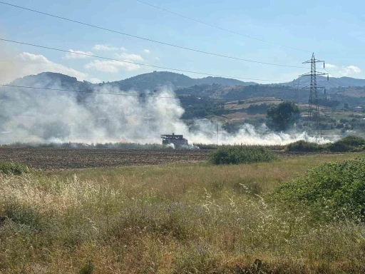 Samsun&rsquo;da samanlık alanda &ccedil;ıkan yangın s&ouml;nd&uuml;r&uuml;ld&uuml;
