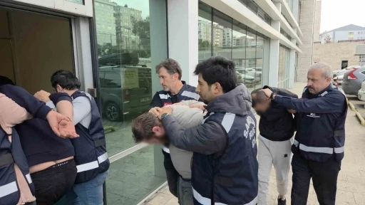 Samsun&rsquo;da silahlı tehdit ve zorla para alma iddiası: 4 ş&uuml;pheli adliyede
