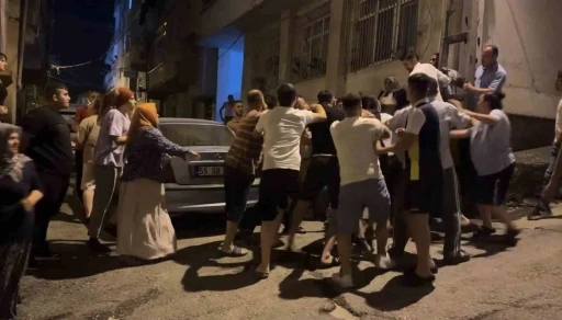 Samsun’da sokak ortasında park yeri kavgası: Tekme ve yumruklarla birbirlerine girdiler
