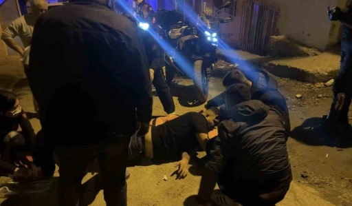 Samsun&rsquo;da sokak ortasında silahla vurulan gen&ccedil; yaralandı
