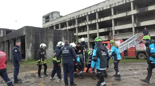 Samsun’da UMKE bölge tatbikatı gerçeğini aratmadı
