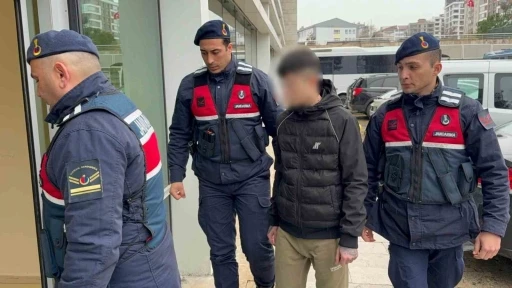 Samsun&rsquo;da uyuşturucu hapla yakalanan 17 yaşındaki &ccedil;ocuk tutuklandı
