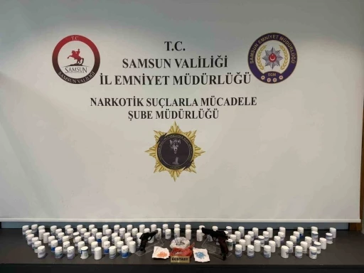 Samsun&rsquo;da yatak odasında ve ara&ccedil;ta uyuşturucu ele ge&ccedil;irildi
