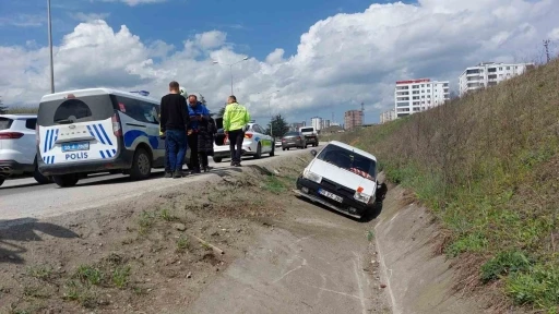 Samsun’da yoldan çıkan otomobil su kanalına girdi: 1 yaralı
