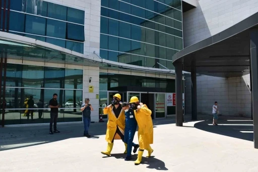 Samsun itfaiyesinden Ağız ve Diş Sağlığı Merkezi’nde yangın eğitimi
