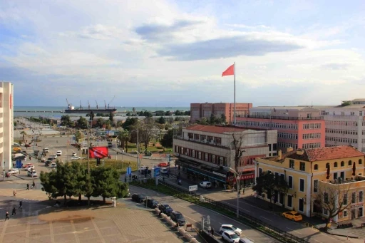 Samsun &uuml;retimde vites y&uuml;kseltiyor: G&ouml;zler hızlı tren ve &ccedil;evre yollarında
