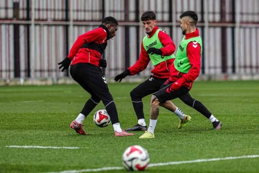 Samsunspor, galibiyet &ouml;zlemine Gen&ccedil;lerbirliği deplasmanında son vermeyi hedefliyor
