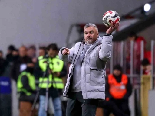 Samsunspor Teknik Direkt&ouml;r&uuml; Reis: "İlk yarı bizim adımıza başarılı ge&ccedil;ti"
