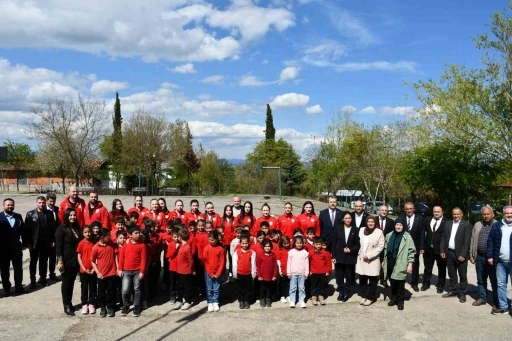 Samsunspor Voleybol Akademi&rsquo;den Vezirk&ouml;pr&uuml;&rsquo;de sosyal sorumluluk projesi
