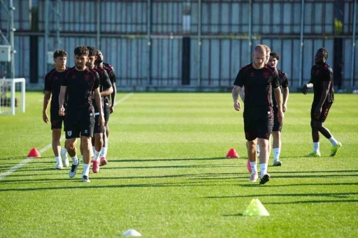 Samsunspor yeni sezona günde çift antrenmanla hazırlanıyor
