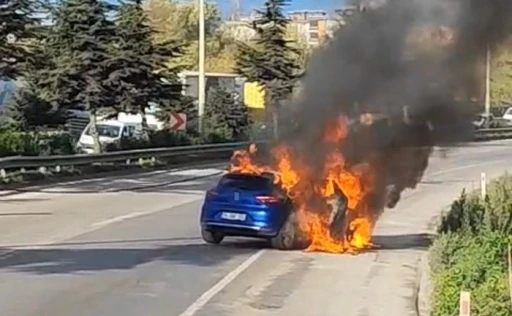 Samsunsporlu Musaba’nın otomobili alev alev yandı, futbolcu yara almadan kurtuldu
