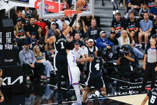 San Antonio Spurs, seriyi son ma&ccedil;a taşıdı
