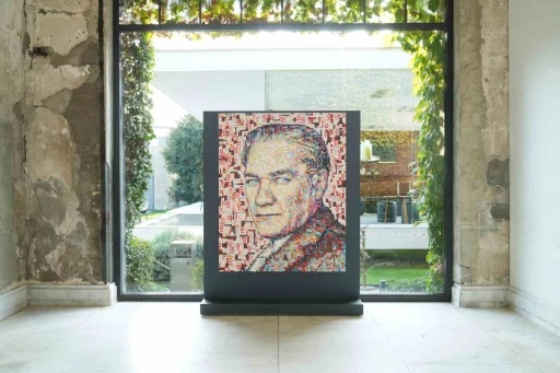 Sanatçı Deniz Sağdıç’tan Espressolab malzemeleriyle ileri dönüşüm Atatürk portresi
