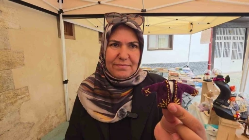Sanat&ccedil;ı Nuray Taşkıran "Mor Cepken" geleneğini ipek kozalarla geleceğe taşıyor
