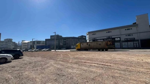Sanayi b&ouml;lgesinde otopark alanları artıyor
