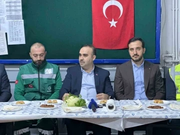 Sanayi ve Teknoloji Bakanı Kacır yeni yıla gen&ccedil;lerle girdi
