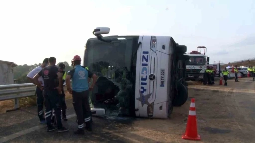 Sancaktepe’de 3 kişinin hayatını kaybettiği kaza sonrası yolcu otobüsü olay yerinden kaldırıldı
