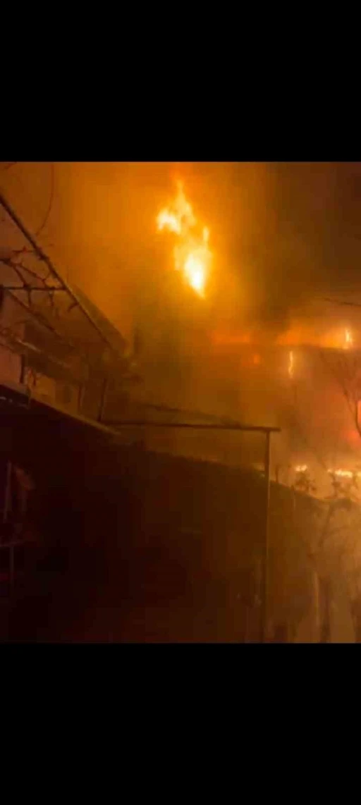 Sancaktepe&rsquo;de ahşap baraka yangını korkuttu
