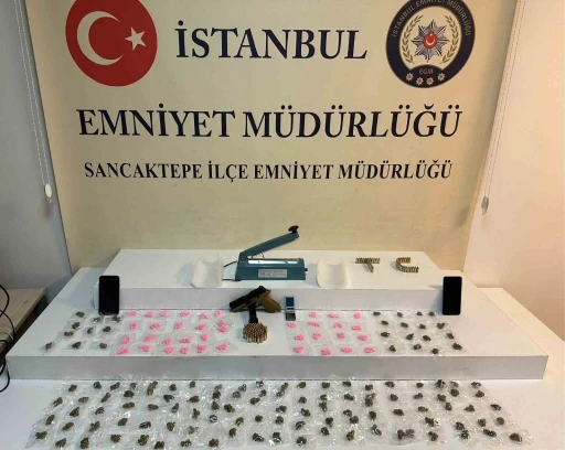 Sancaktepe&rsquo;de d&uuml;zenlenen operasyonda &ccedil;ok sayıda uyuşturucu madde ele ge&ccedil;irildi
