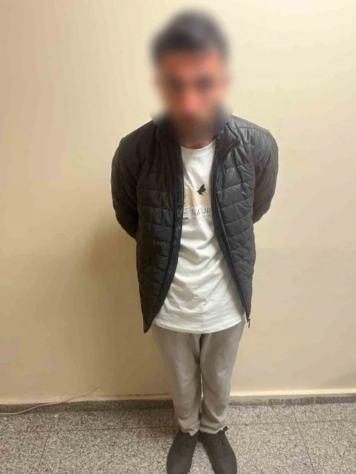 Sancaktepe&rsquo;de marketten kahve makinesi hırsızlığı kamerada
